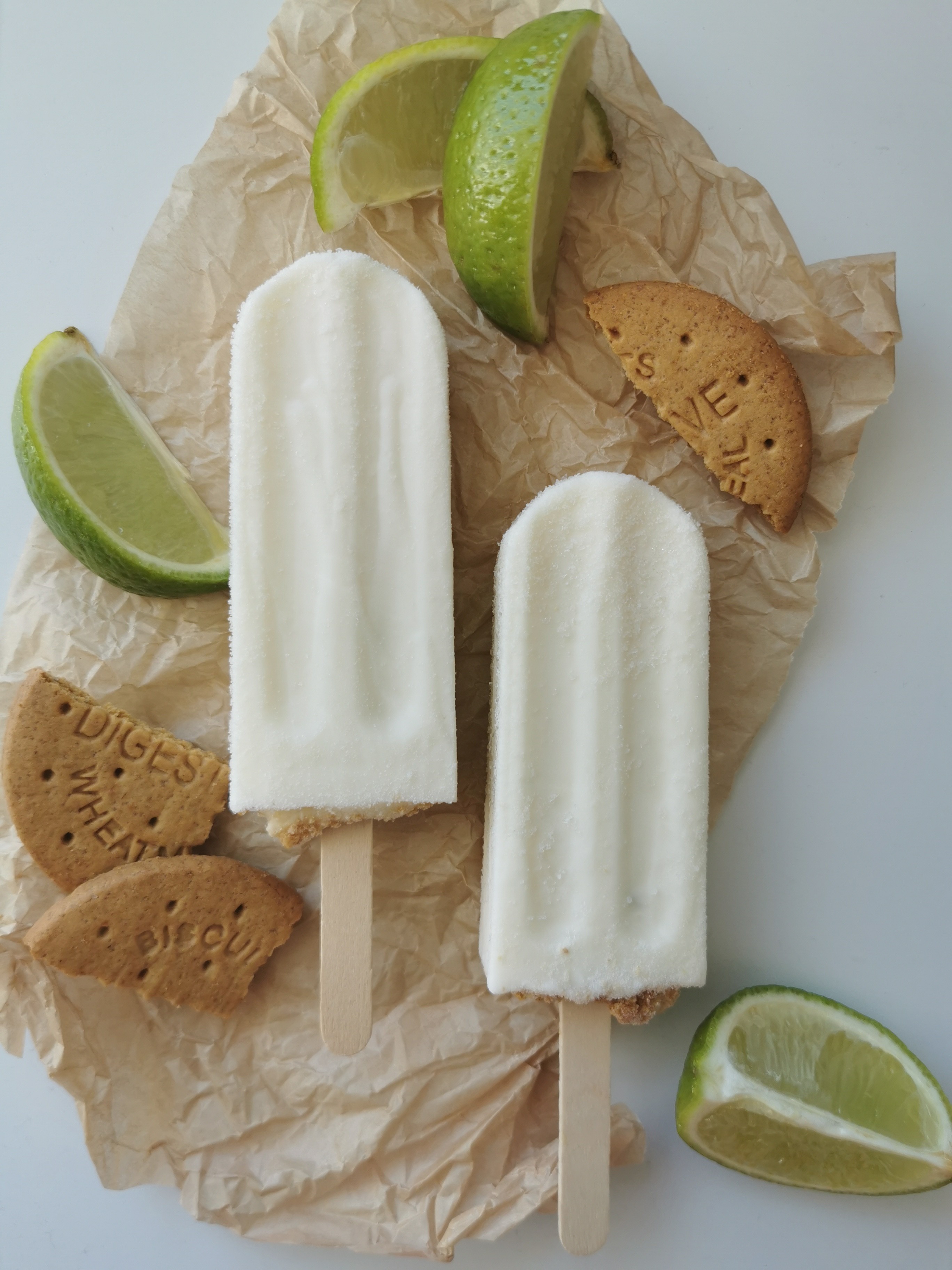 Лаймово-кокосовое мороженое с пищеварительным печеньем